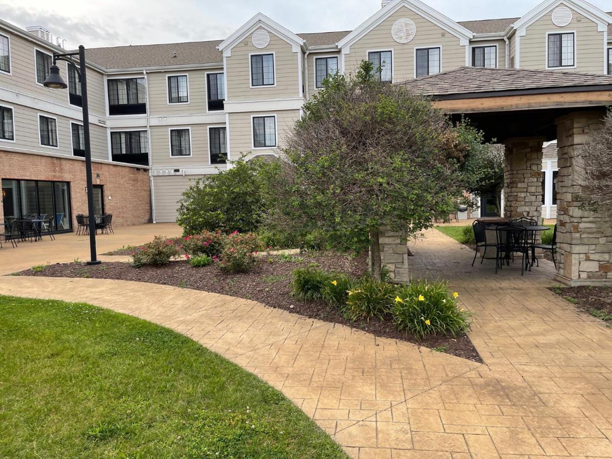 Staybridge Suites Milwaukee West-Oconomowoc By Ihg Экстерьер фото