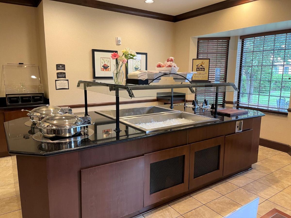Staybridge Suites Milwaukee West-Oconomowoc By Ihg Экстерьер фото