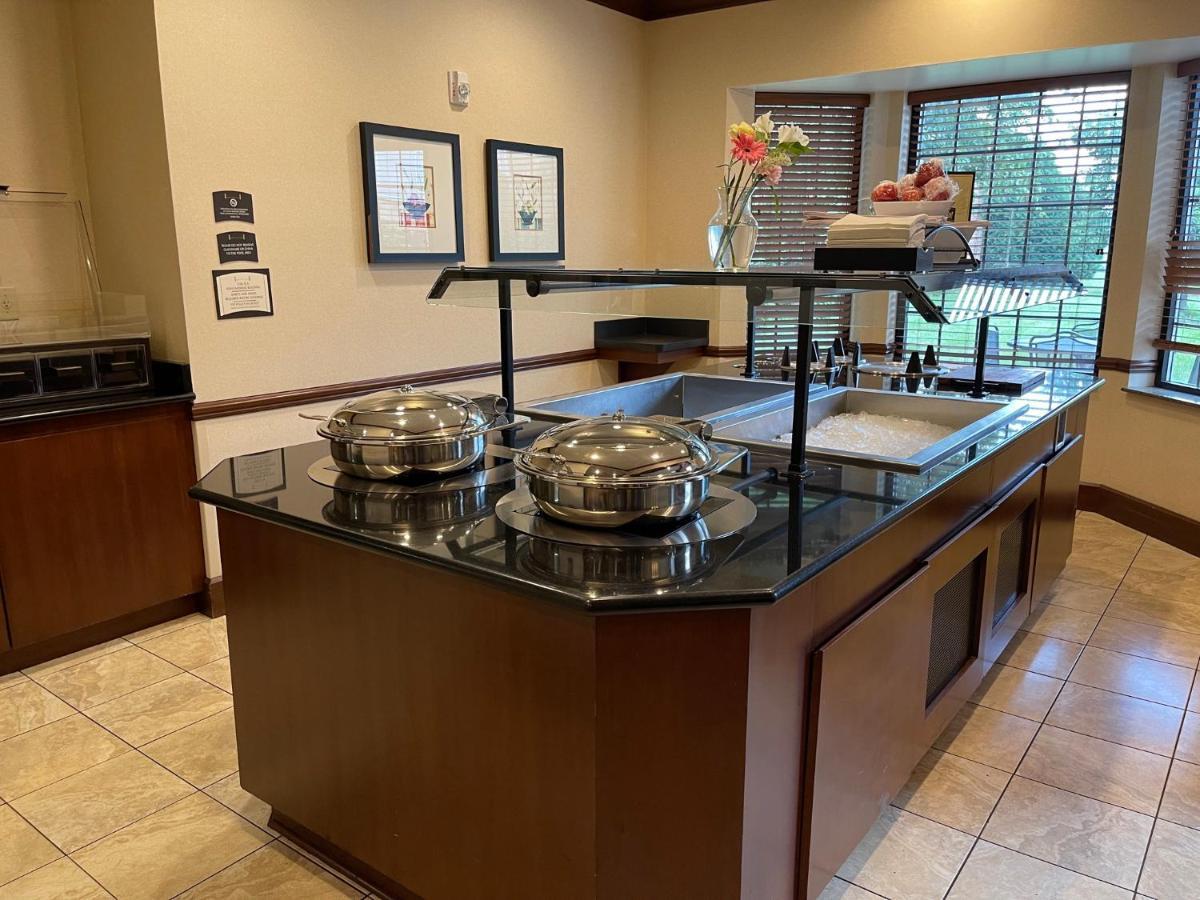 Staybridge Suites Milwaukee West-Oconomowoc By Ihg Экстерьер фото