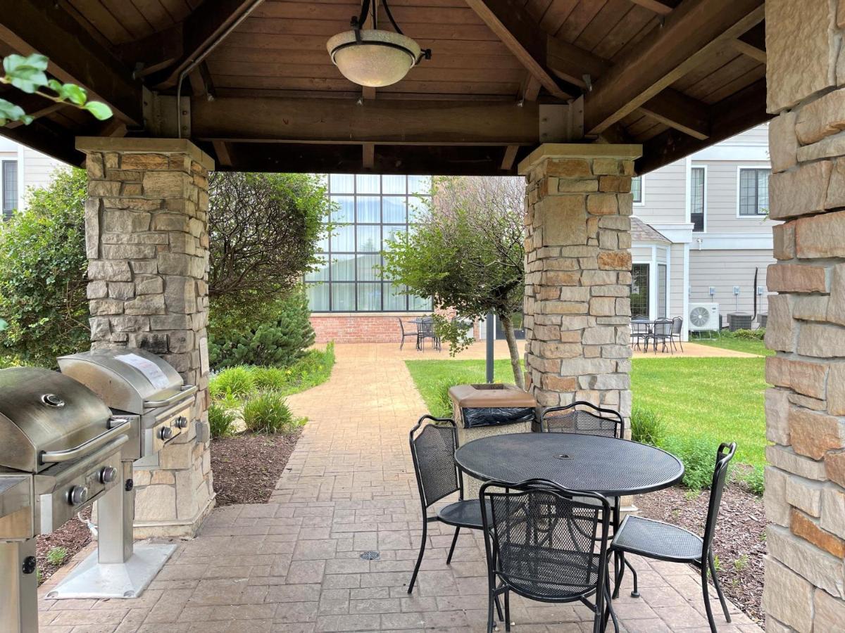 Staybridge Suites Milwaukee West-Oconomowoc By Ihg Экстерьер фото