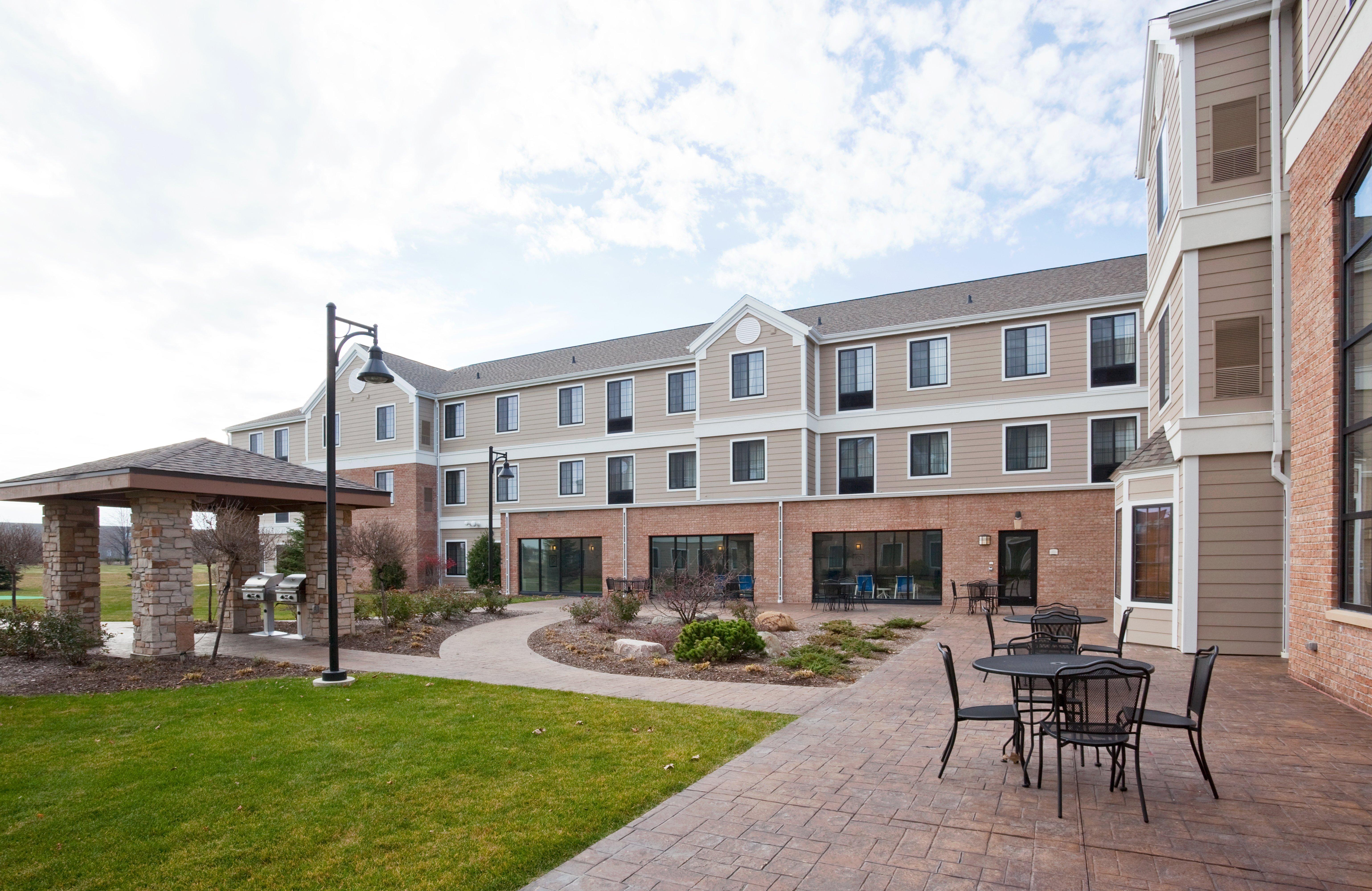 Staybridge Suites Milwaukee West-Oconomowoc By Ihg Экстерьер фото