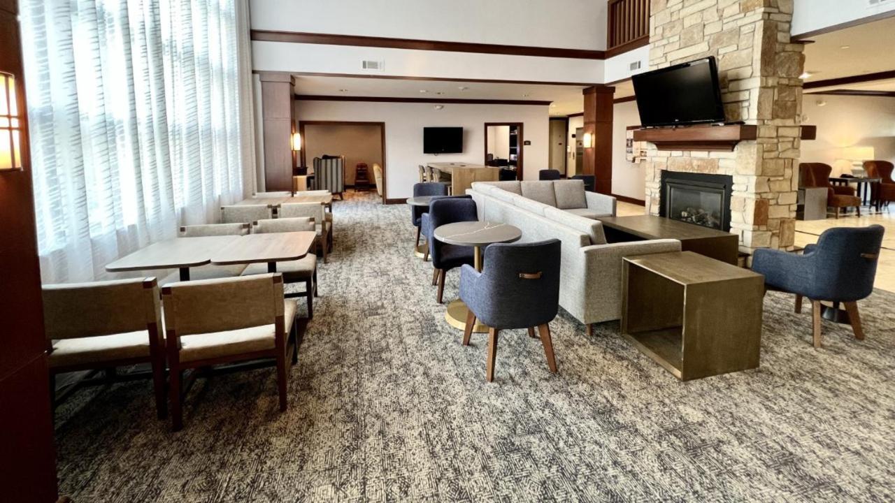 Staybridge Suites Milwaukee West-Oconomowoc By Ihg Экстерьер фото