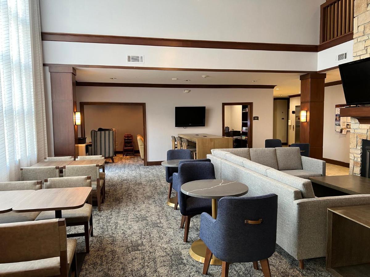Staybridge Suites Milwaukee West-Oconomowoc By Ihg Экстерьер фото