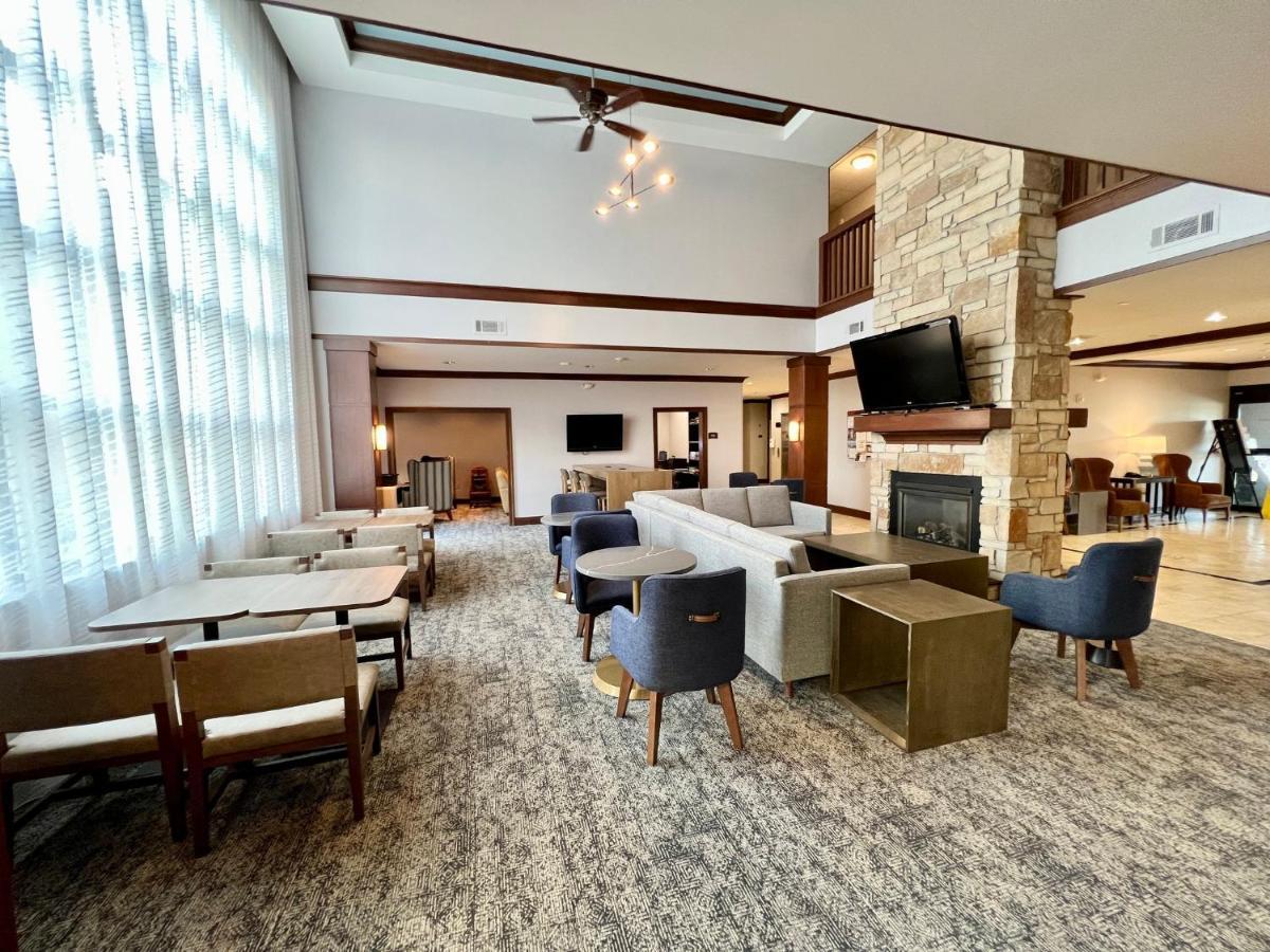 Staybridge Suites Milwaukee West-Oconomowoc By Ihg Экстерьер фото