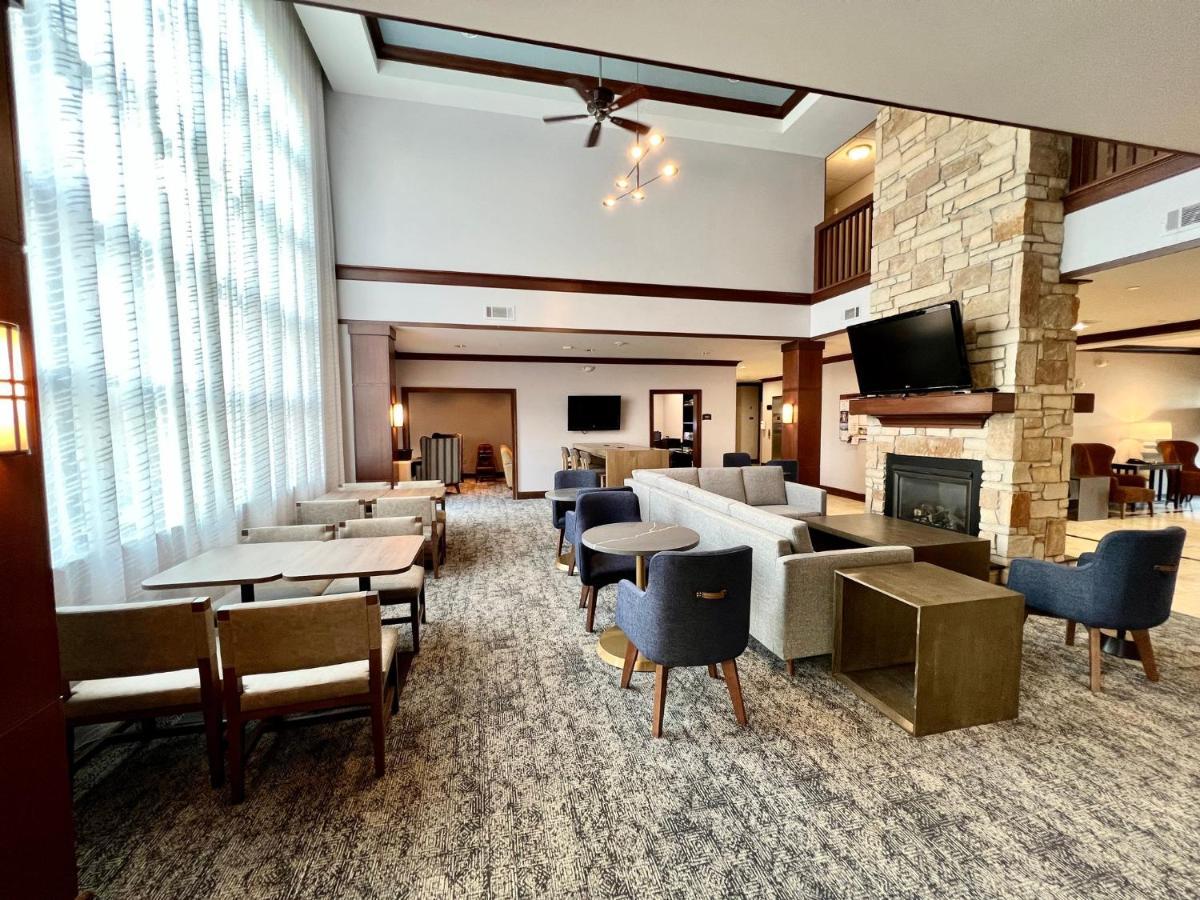 Staybridge Suites Milwaukee West-Oconomowoc By Ihg Экстерьер фото