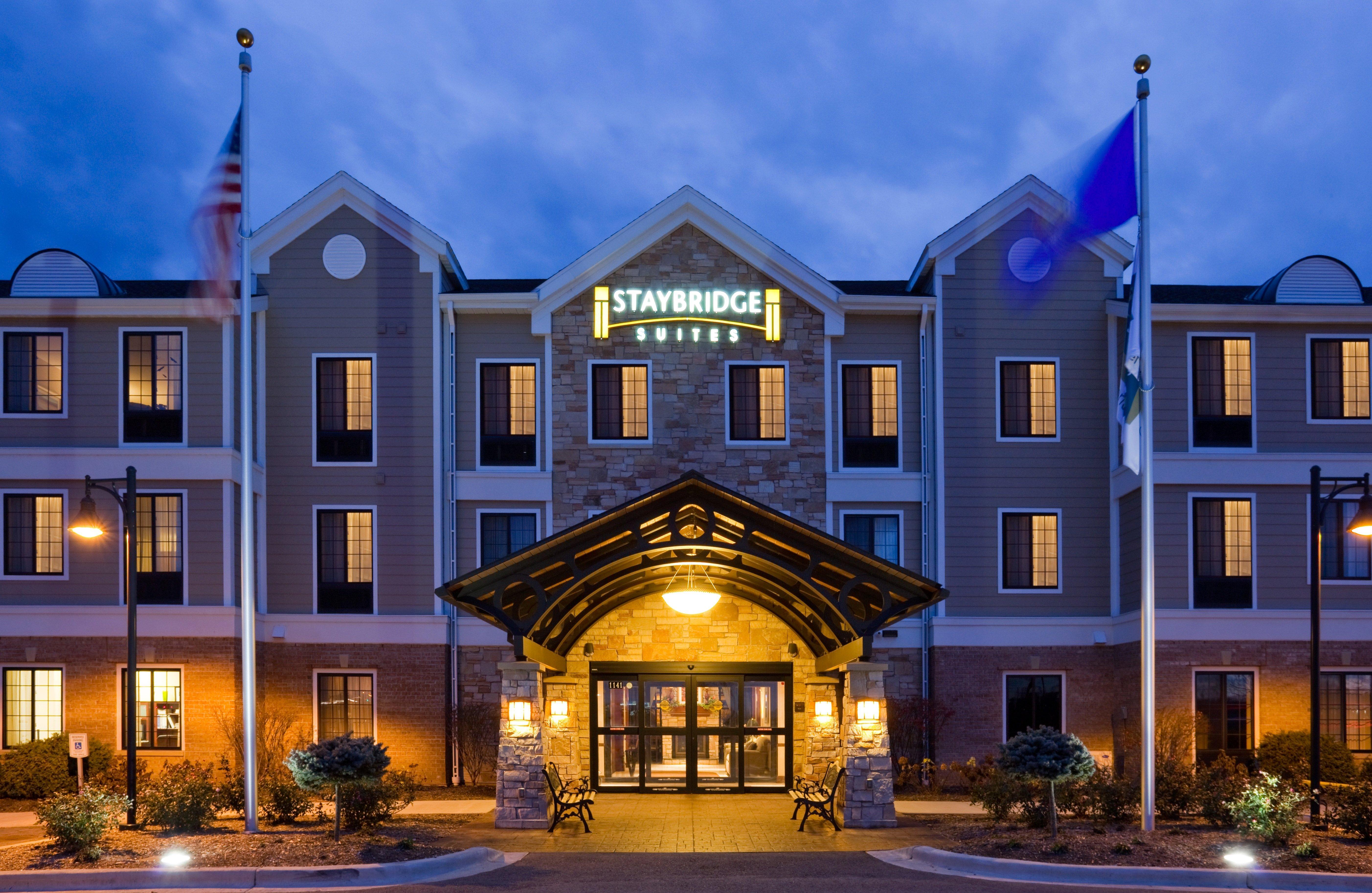 Staybridge Suites Milwaukee West-Oconomowoc By Ihg Экстерьер фото