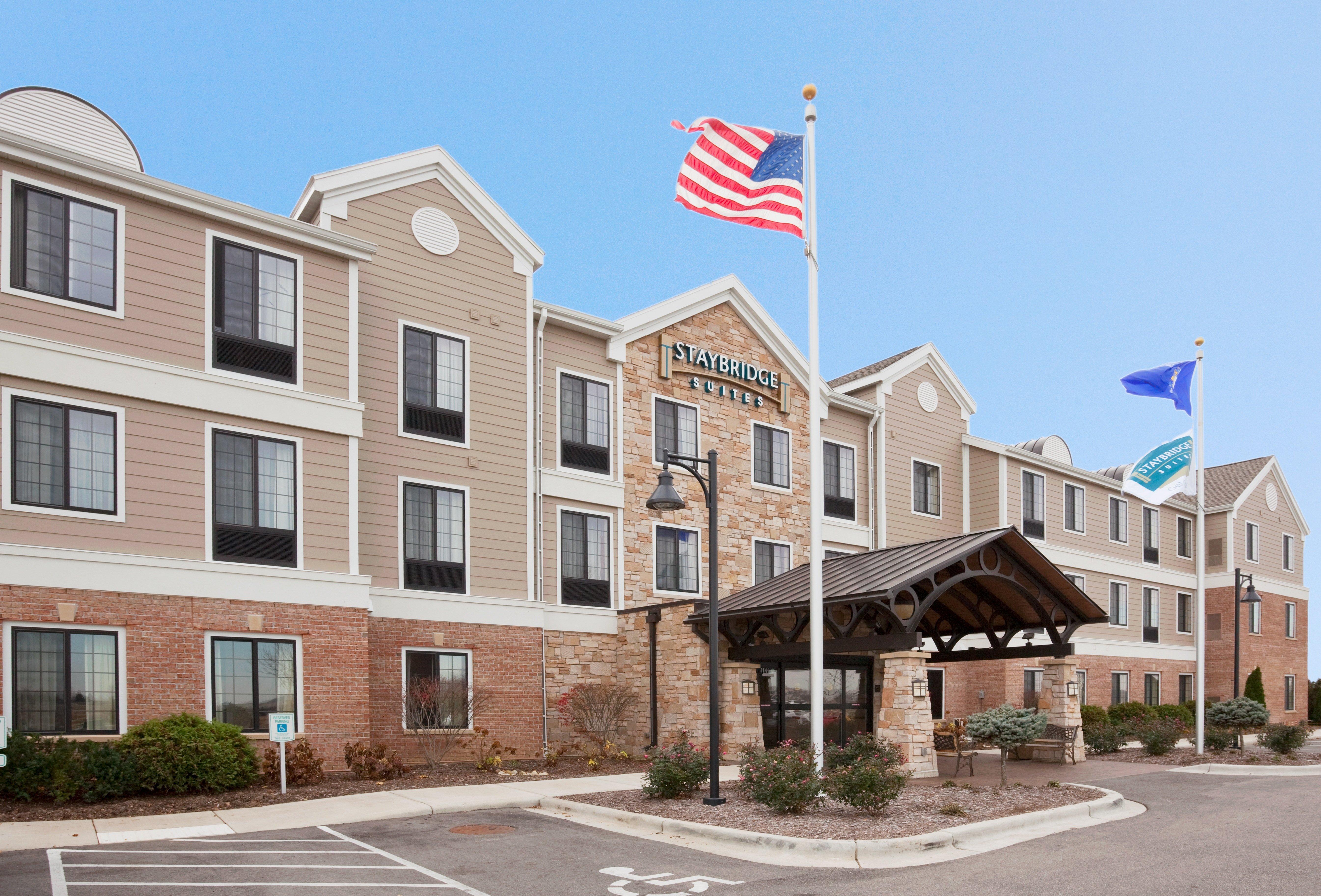 Staybridge Suites Milwaukee West-Oconomowoc By Ihg Экстерьер фото