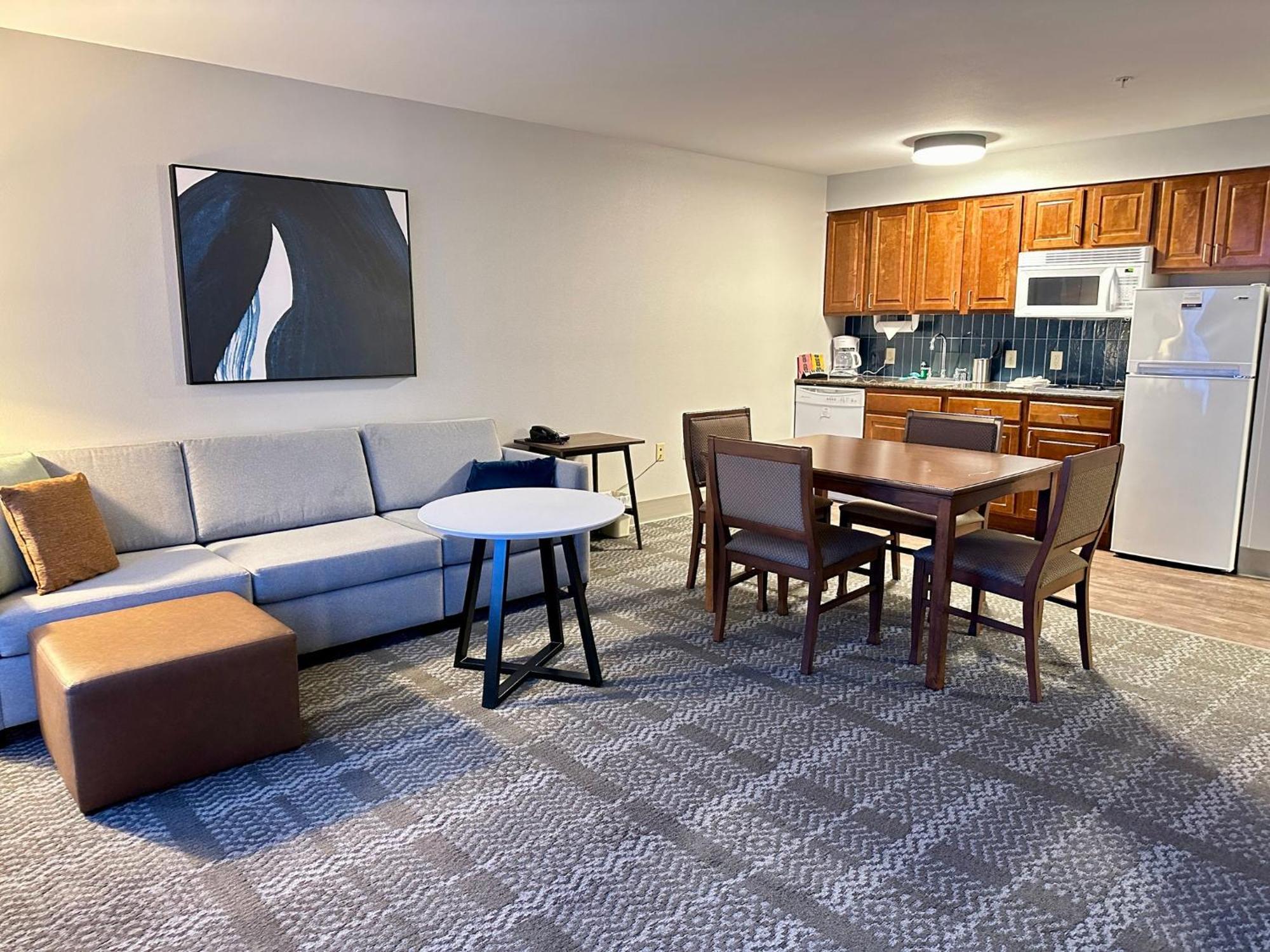 Staybridge Suites Milwaukee West-Oconomowoc By Ihg Экстерьер фото