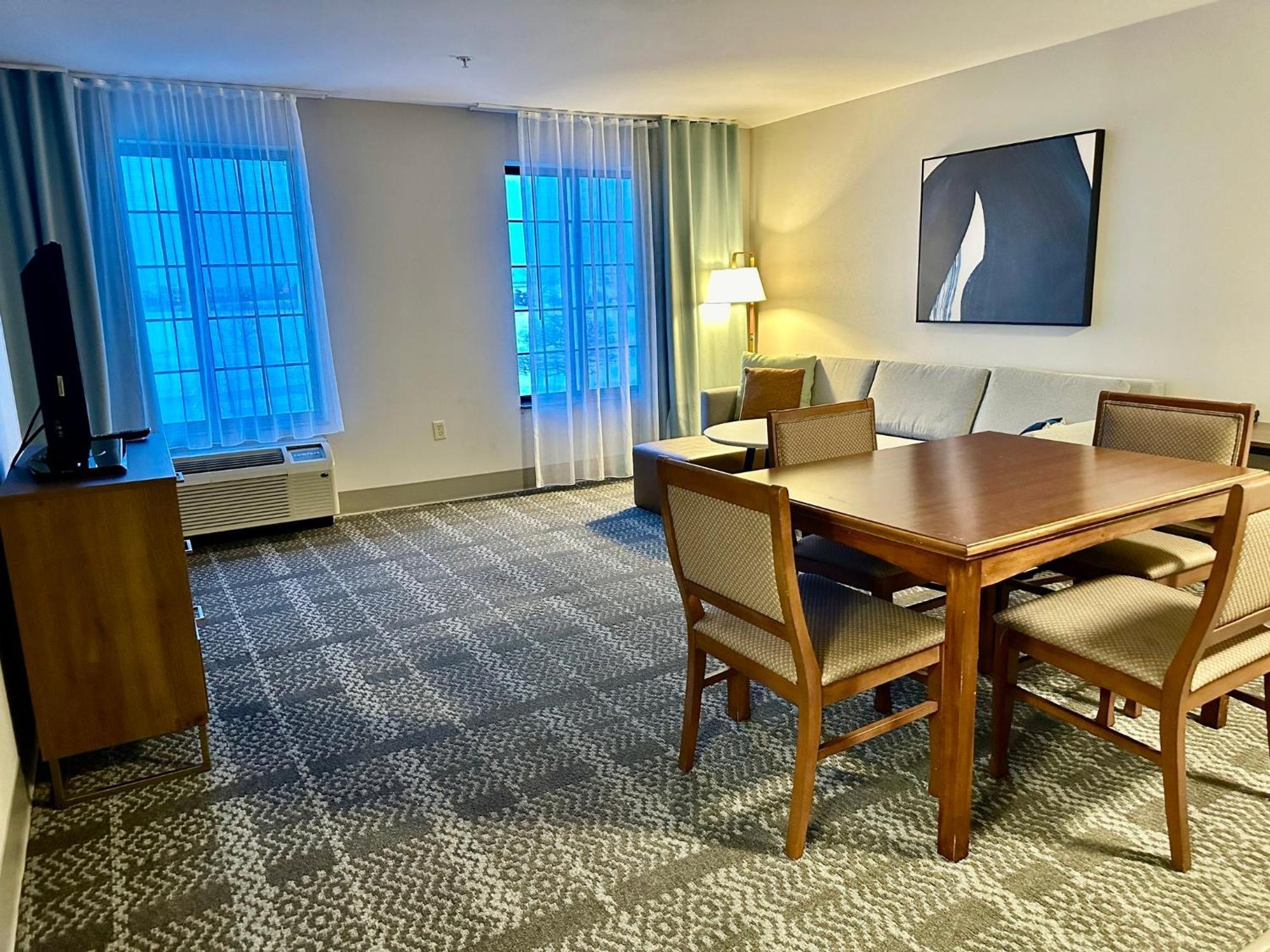 Staybridge Suites Milwaukee West-Oconomowoc By Ihg Экстерьер фото