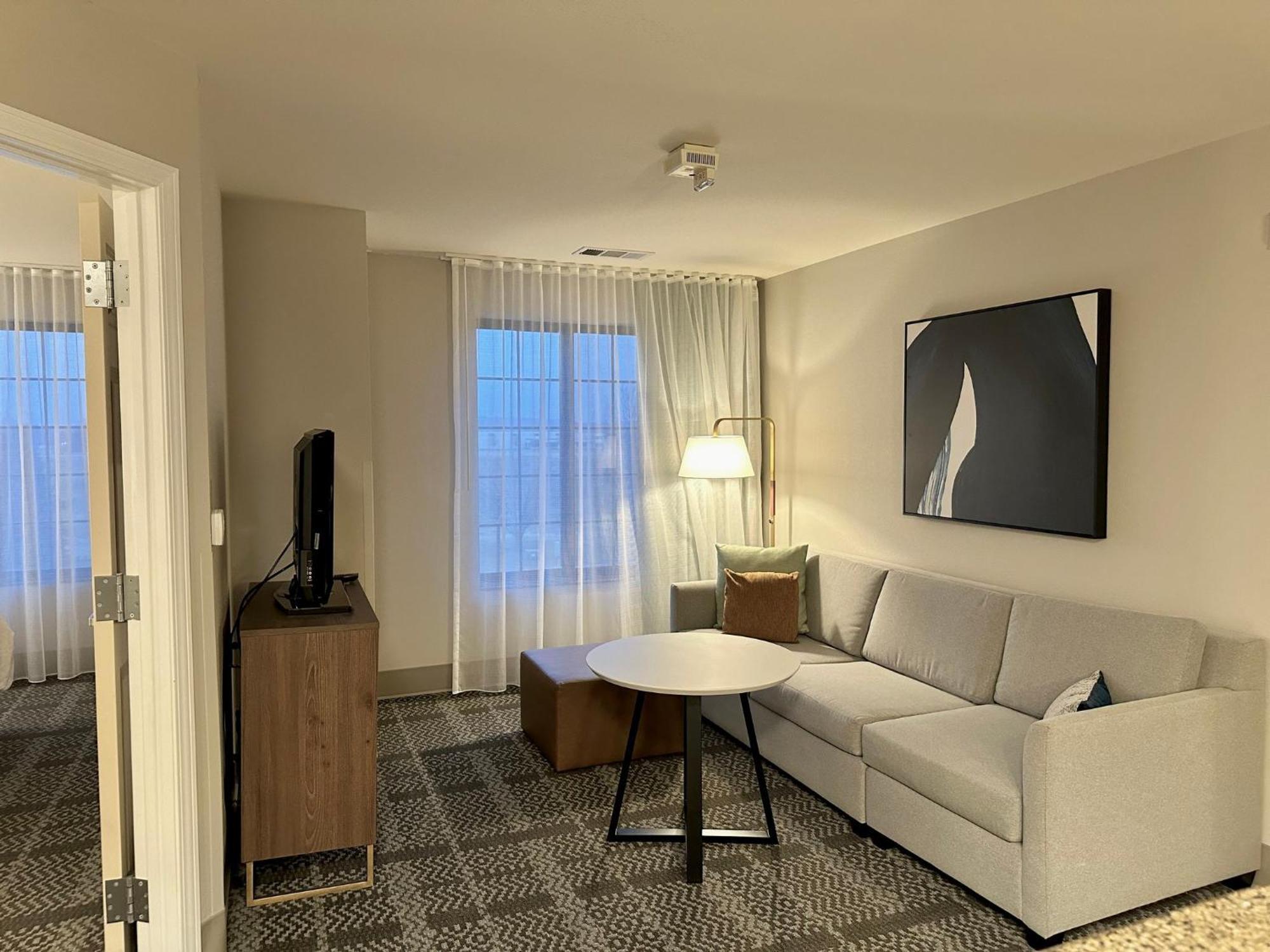 Staybridge Suites Milwaukee West-Oconomowoc By Ihg Экстерьер фото