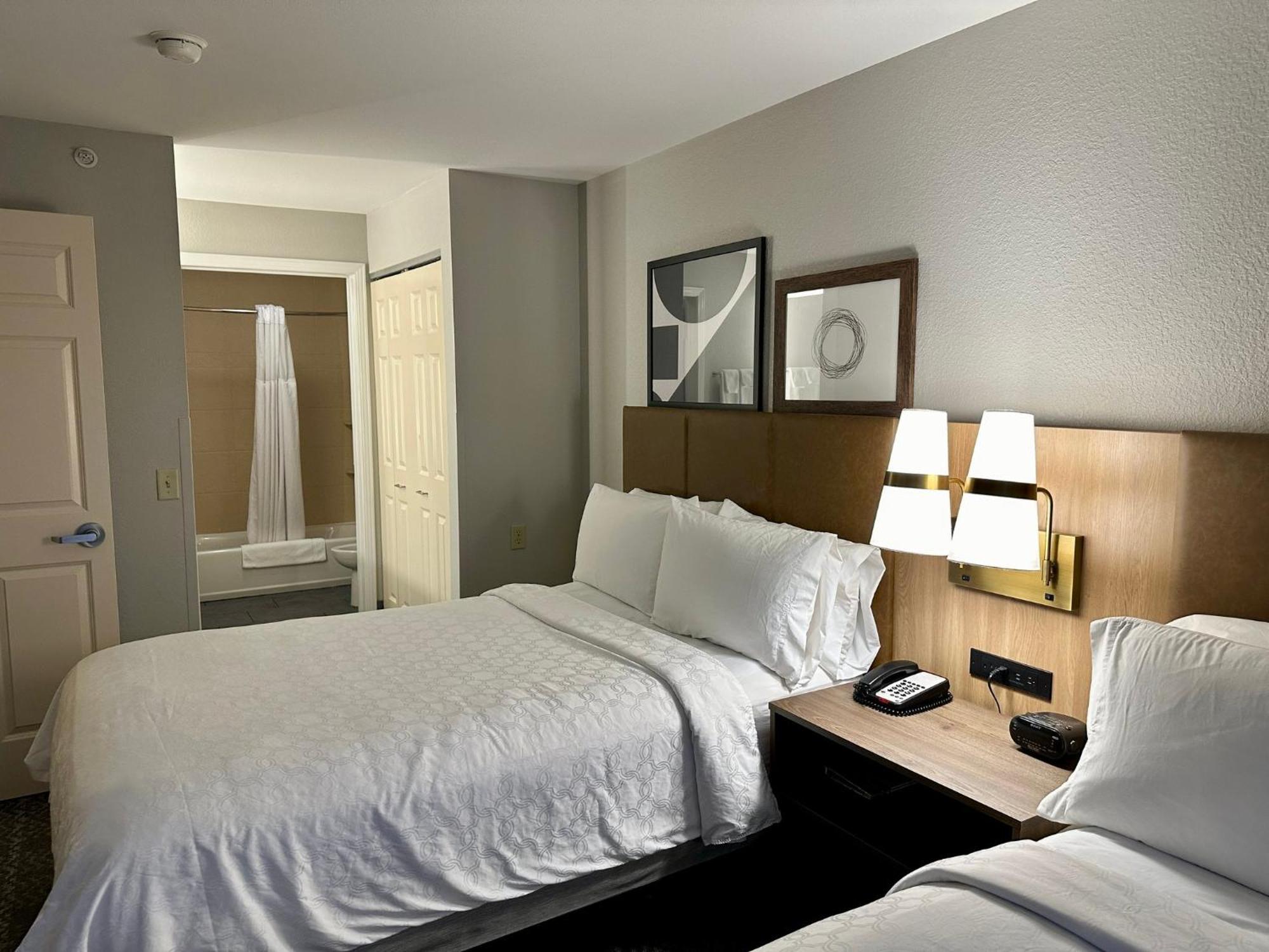 Staybridge Suites Milwaukee West-Oconomowoc By Ihg Экстерьер фото