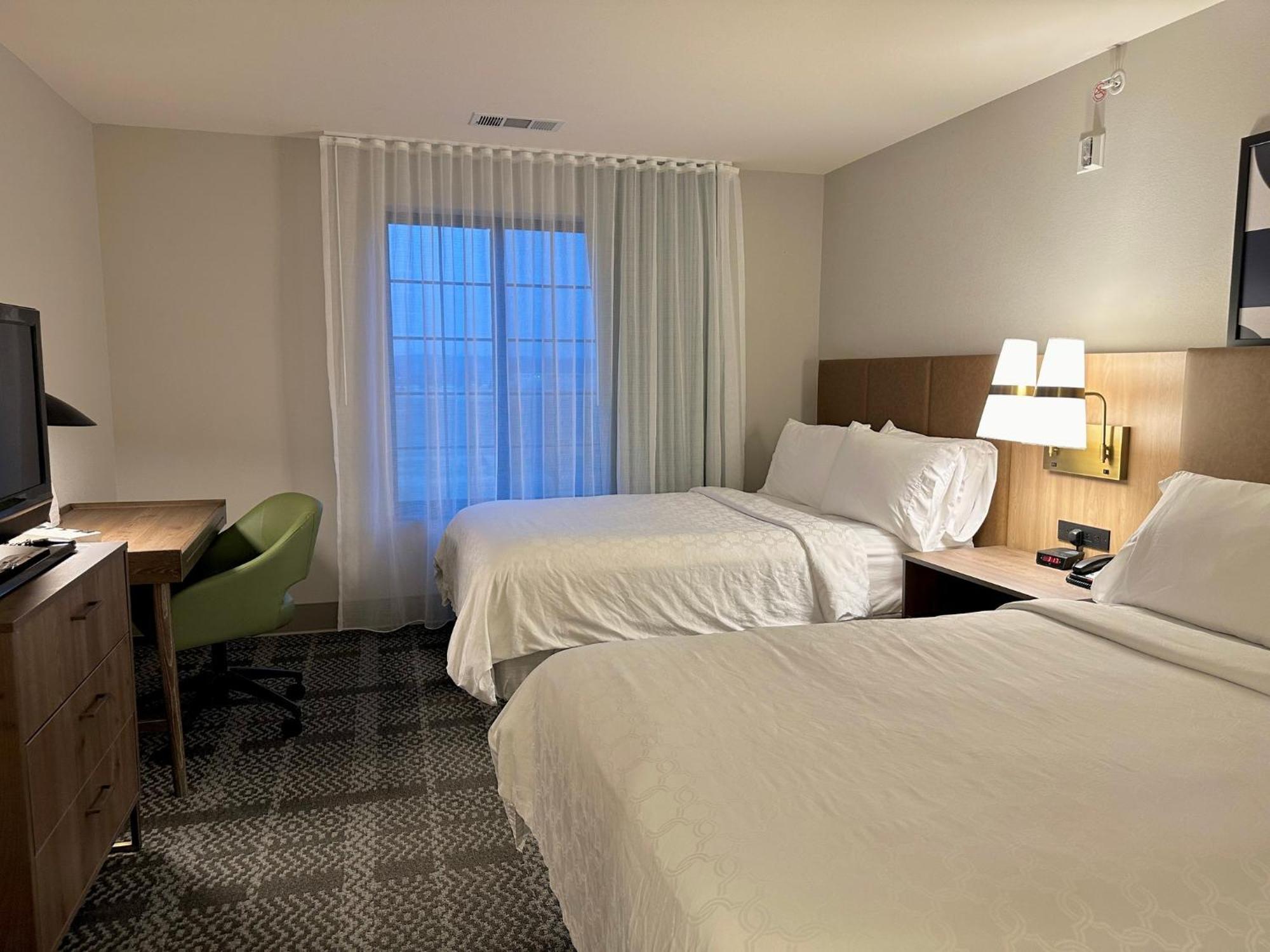 Staybridge Suites Milwaukee West-Oconomowoc By Ihg Экстерьер фото
