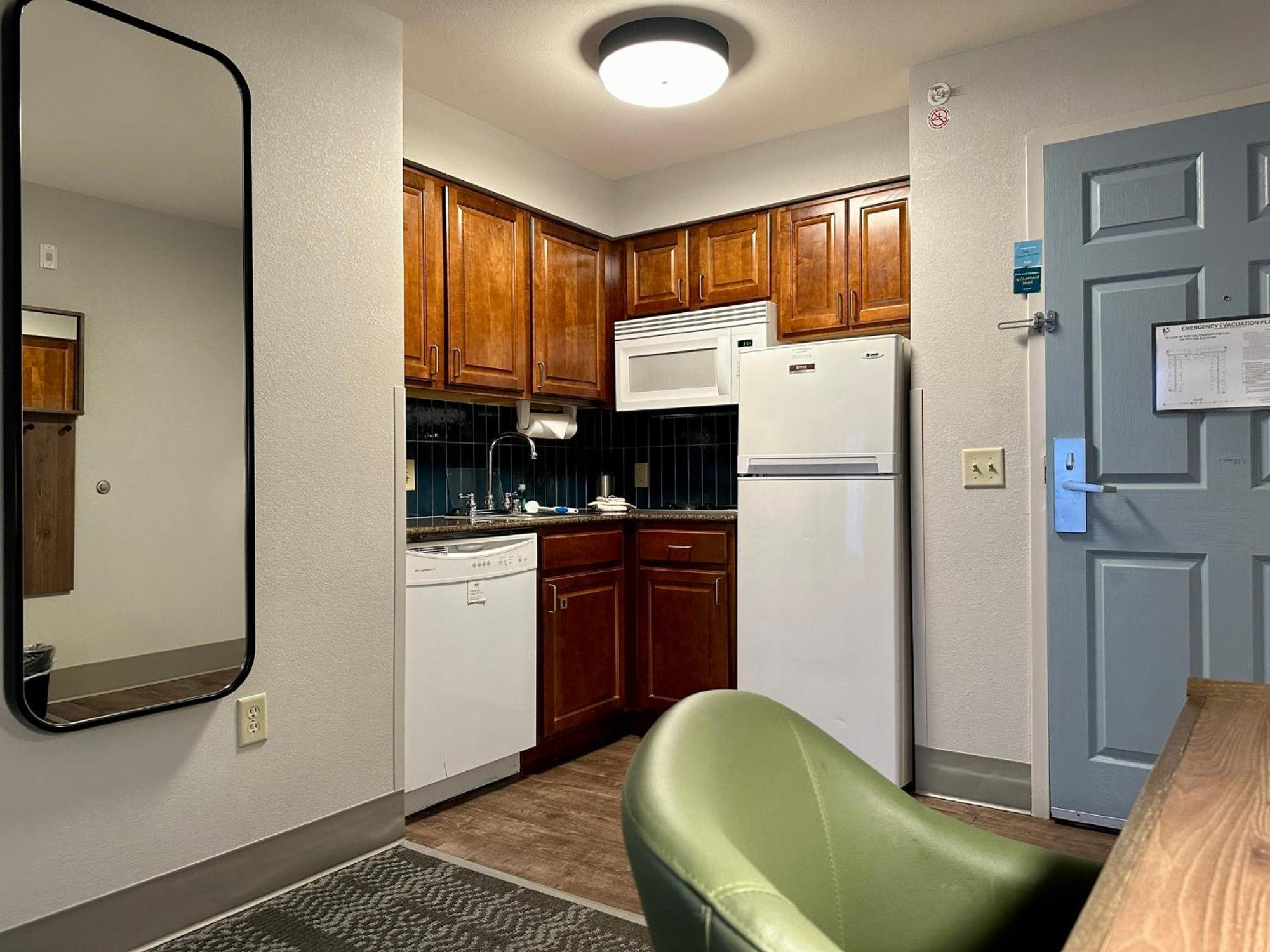 Staybridge Suites Milwaukee West-Oconomowoc By Ihg Экстерьер фото