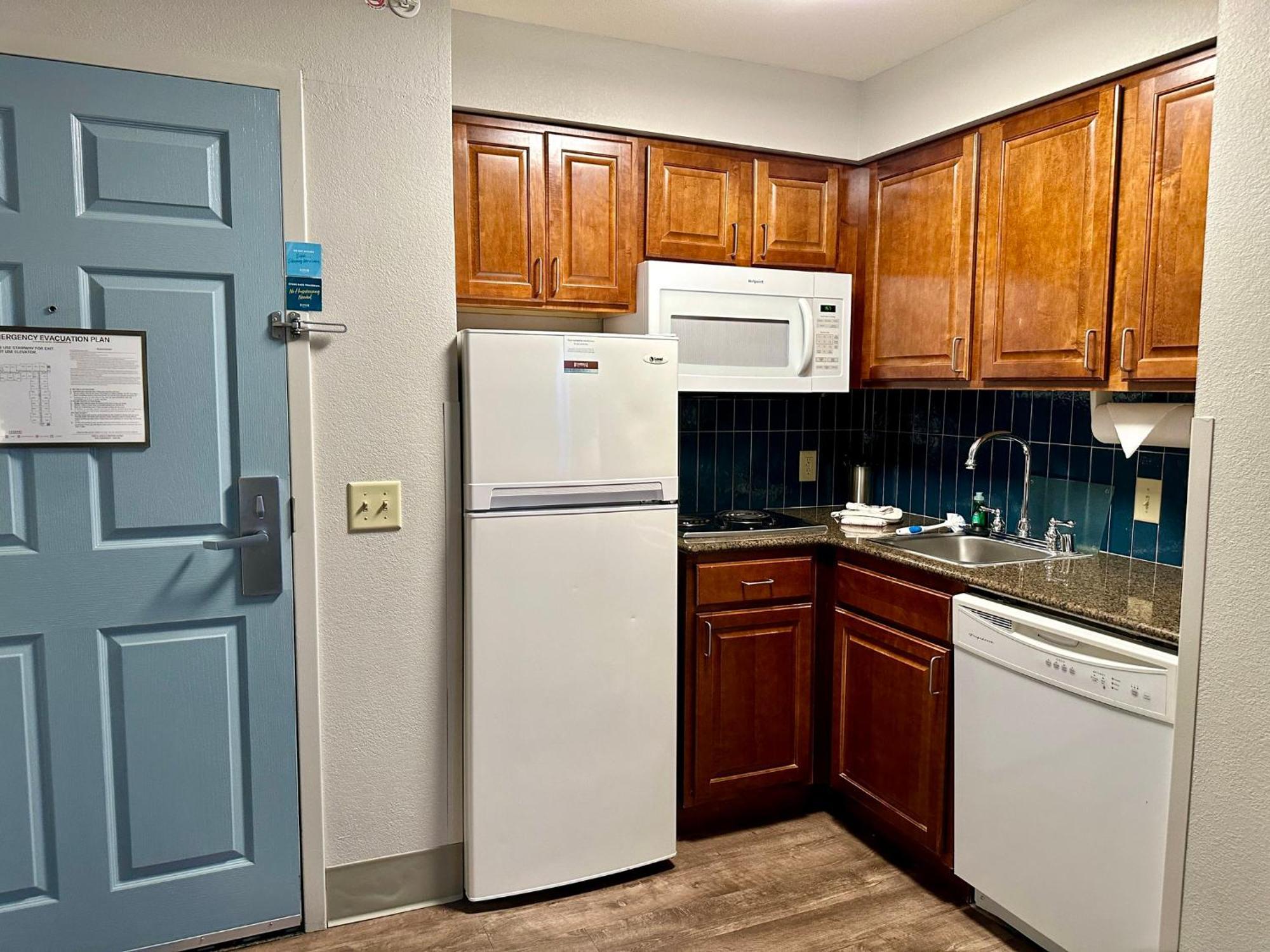 Staybridge Suites Milwaukee West-Oconomowoc By Ihg Экстерьер фото