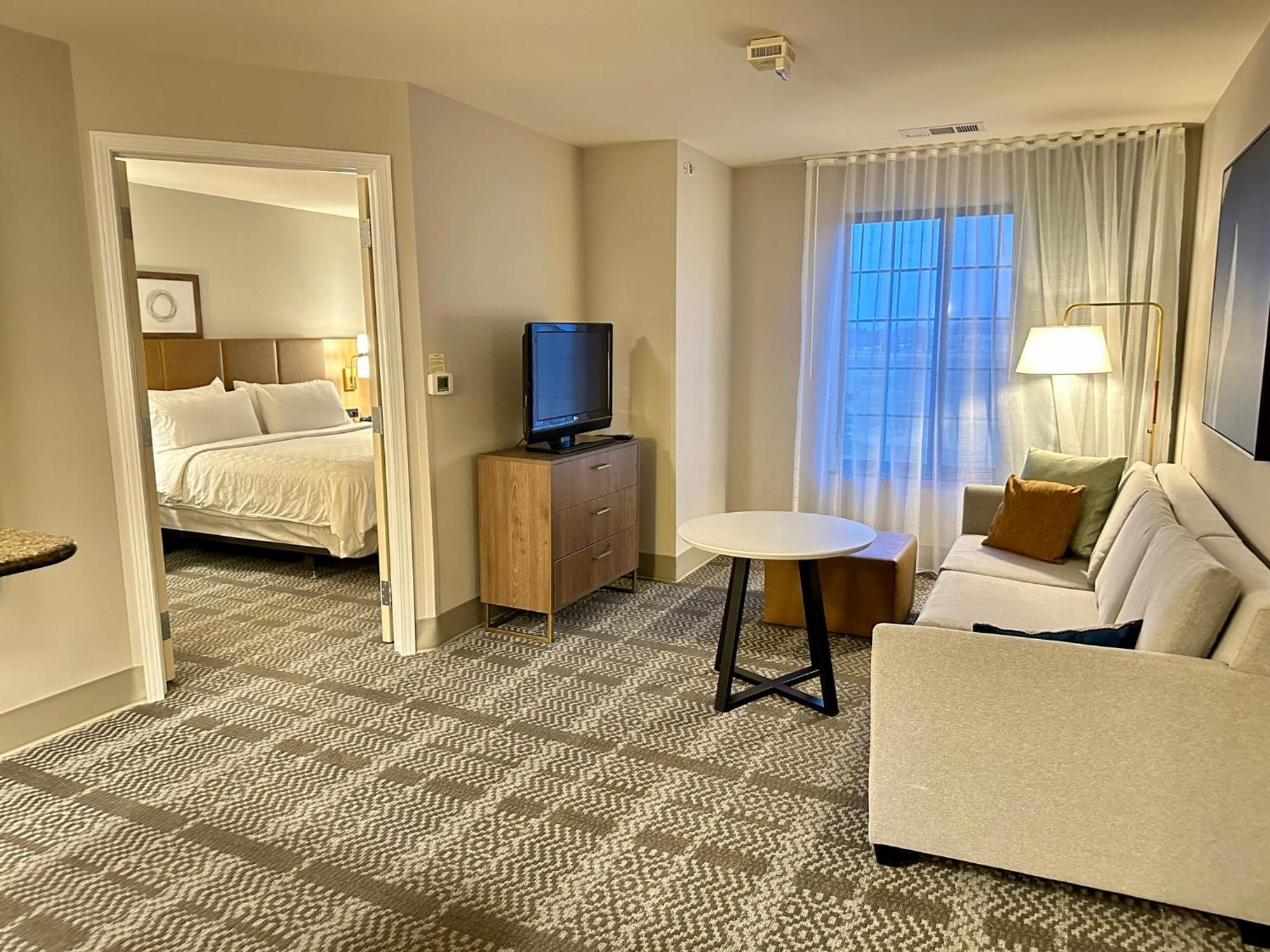 Staybridge Suites Milwaukee West-Oconomowoc By Ihg Экстерьер фото