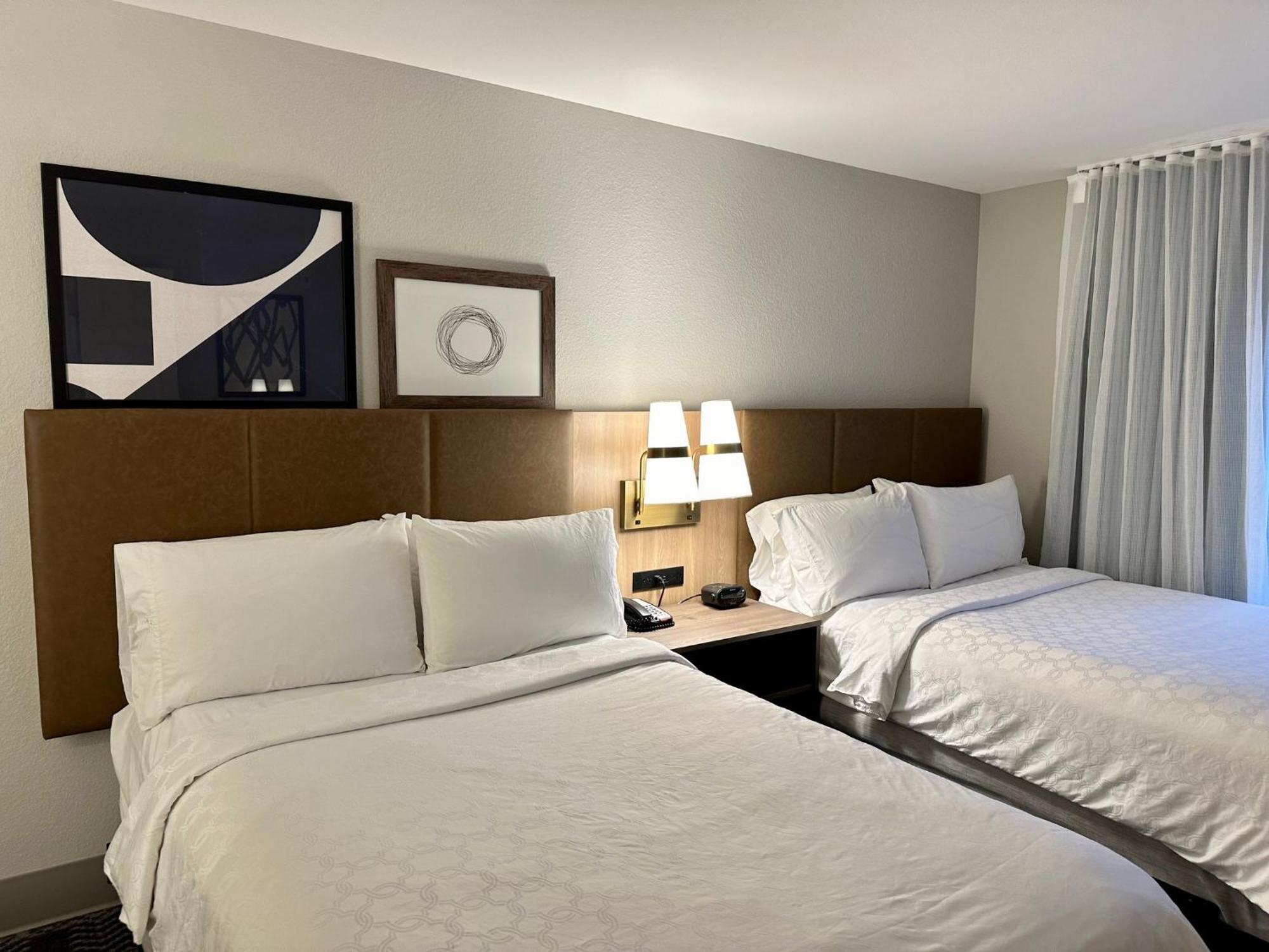 Staybridge Suites Milwaukee West-Oconomowoc By Ihg Экстерьер фото
