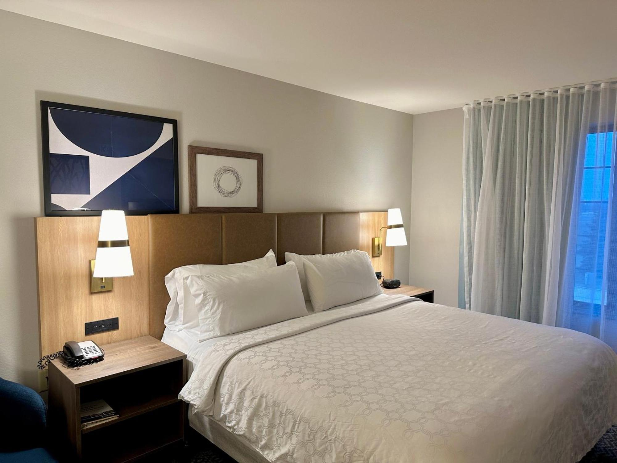Staybridge Suites Milwaukee West-Oconomowoc By Ihg Экстерьер фото