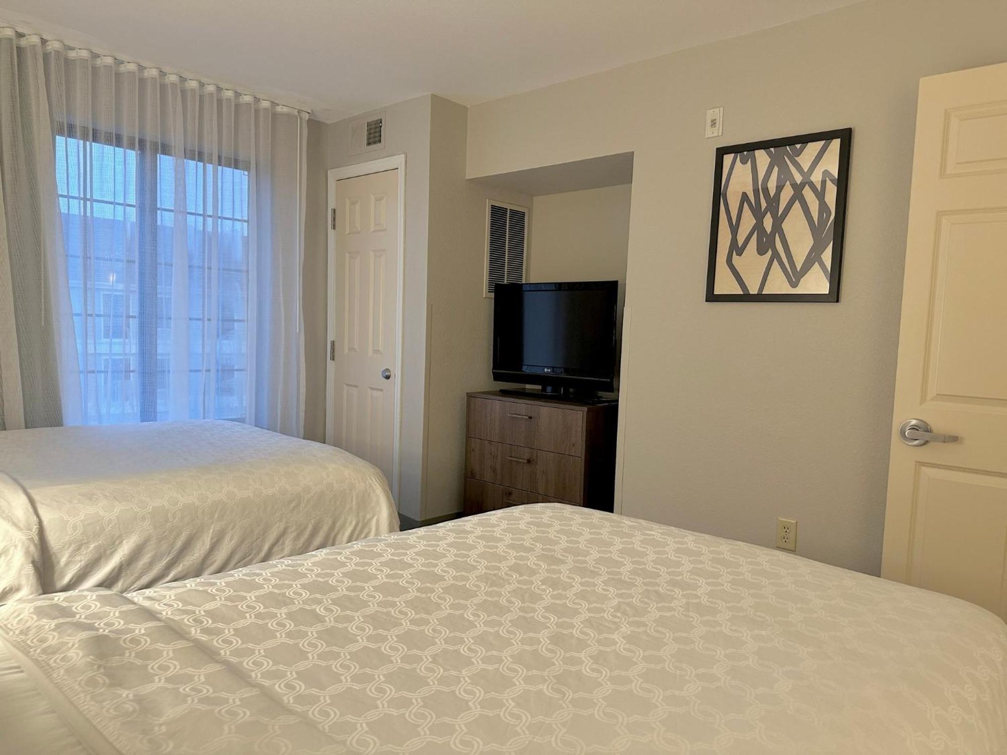 Staybridge Suites Milwaukee West-Oconomowoc By Ihg Экстерьер фото