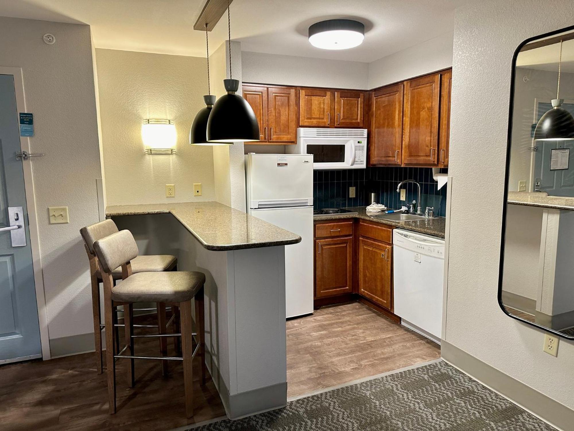 Staybridge Suites Milwaukee West-Oconomowoc By Ihg Экстерьер фото