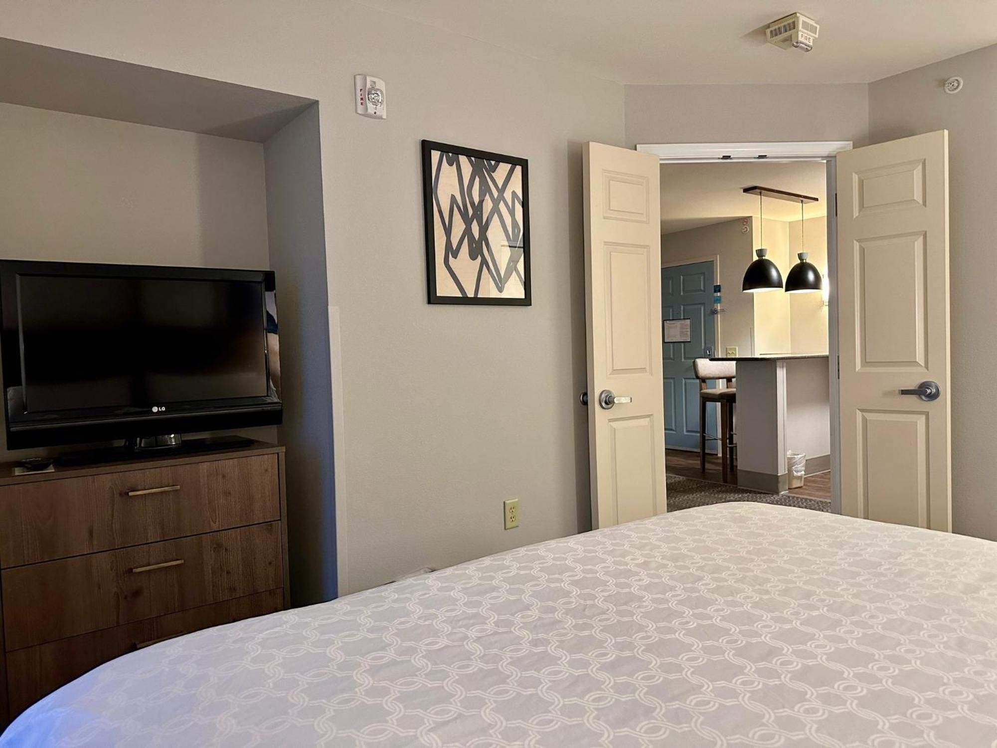 Staybridge Suites Milwaukee West-Oconomowoc By Ihg Экстерьер фото