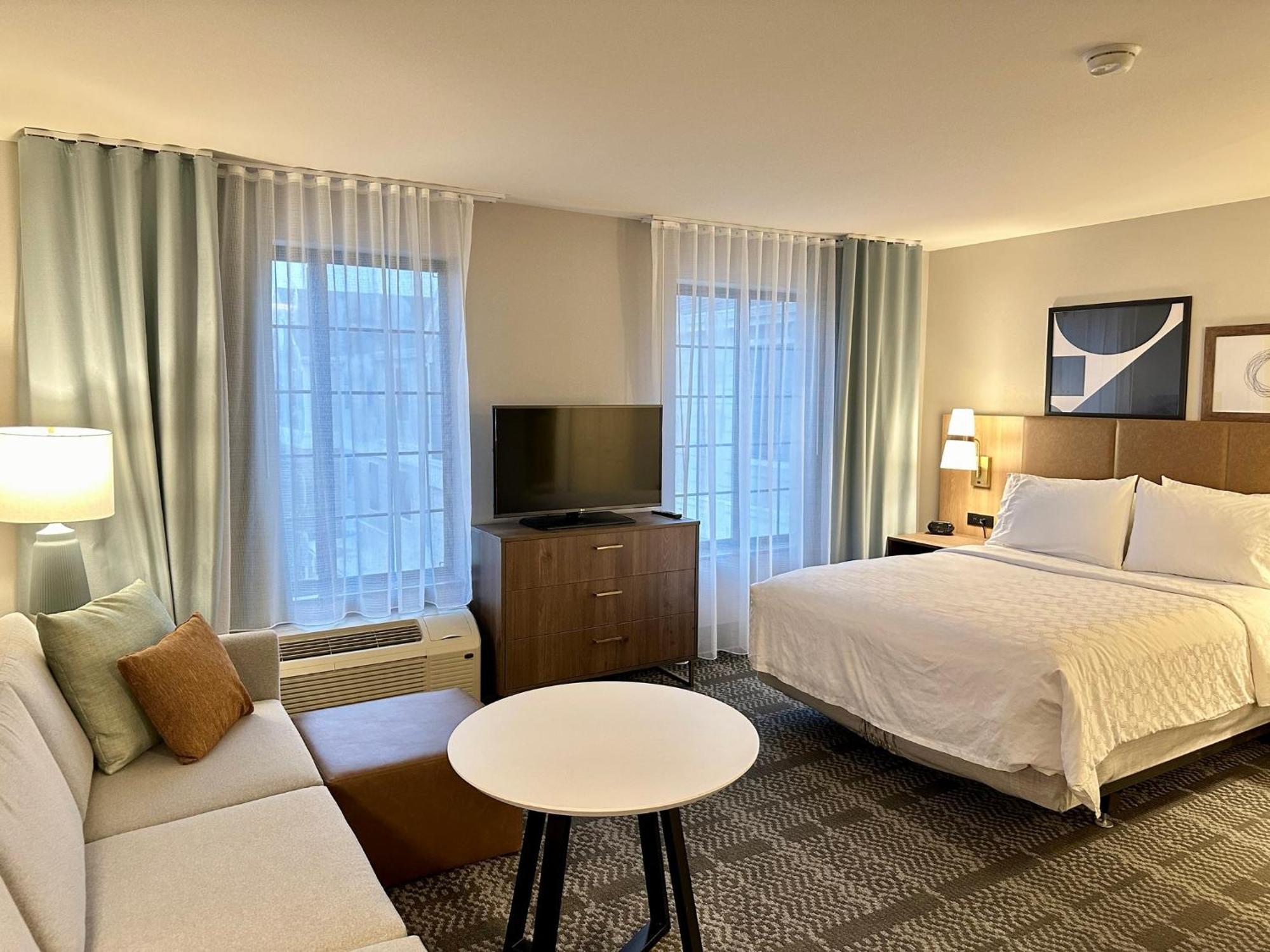 Staybridge Suites Milwaukee West-Oconomowoc By Ihg Экстерьер фото