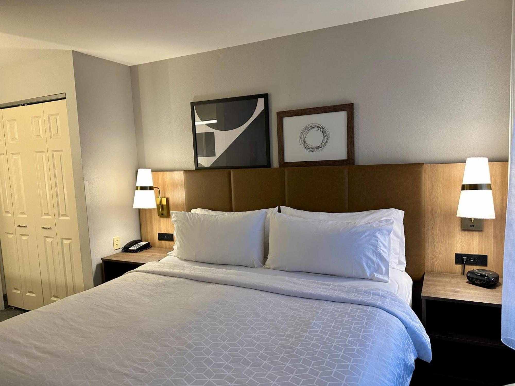 Staybridge Suites Milwaukee West-Oconomowoc By Ihg Экстерьер фото