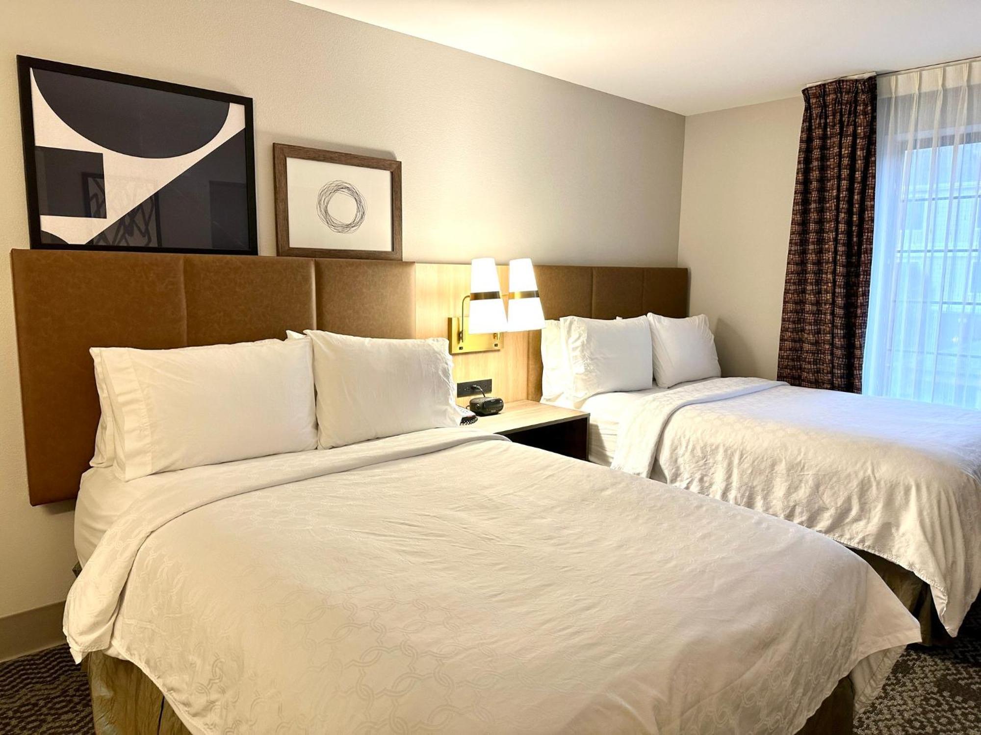 Staybridge Suites Milwaukee West-Oconomowoc By Ihg Экстерьер фото