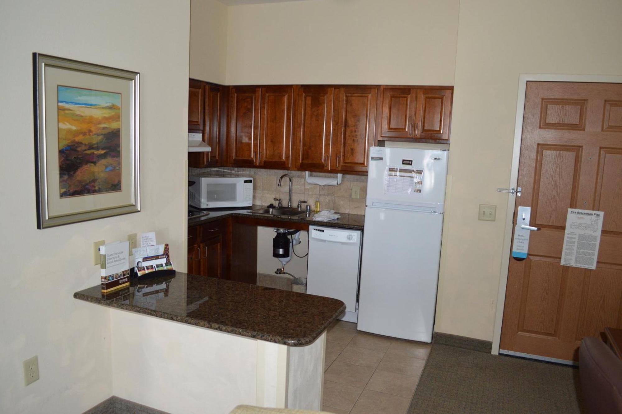 Staybridge Suites Milwaukee West-Oconomowoc By Ihg Экстерьер фото