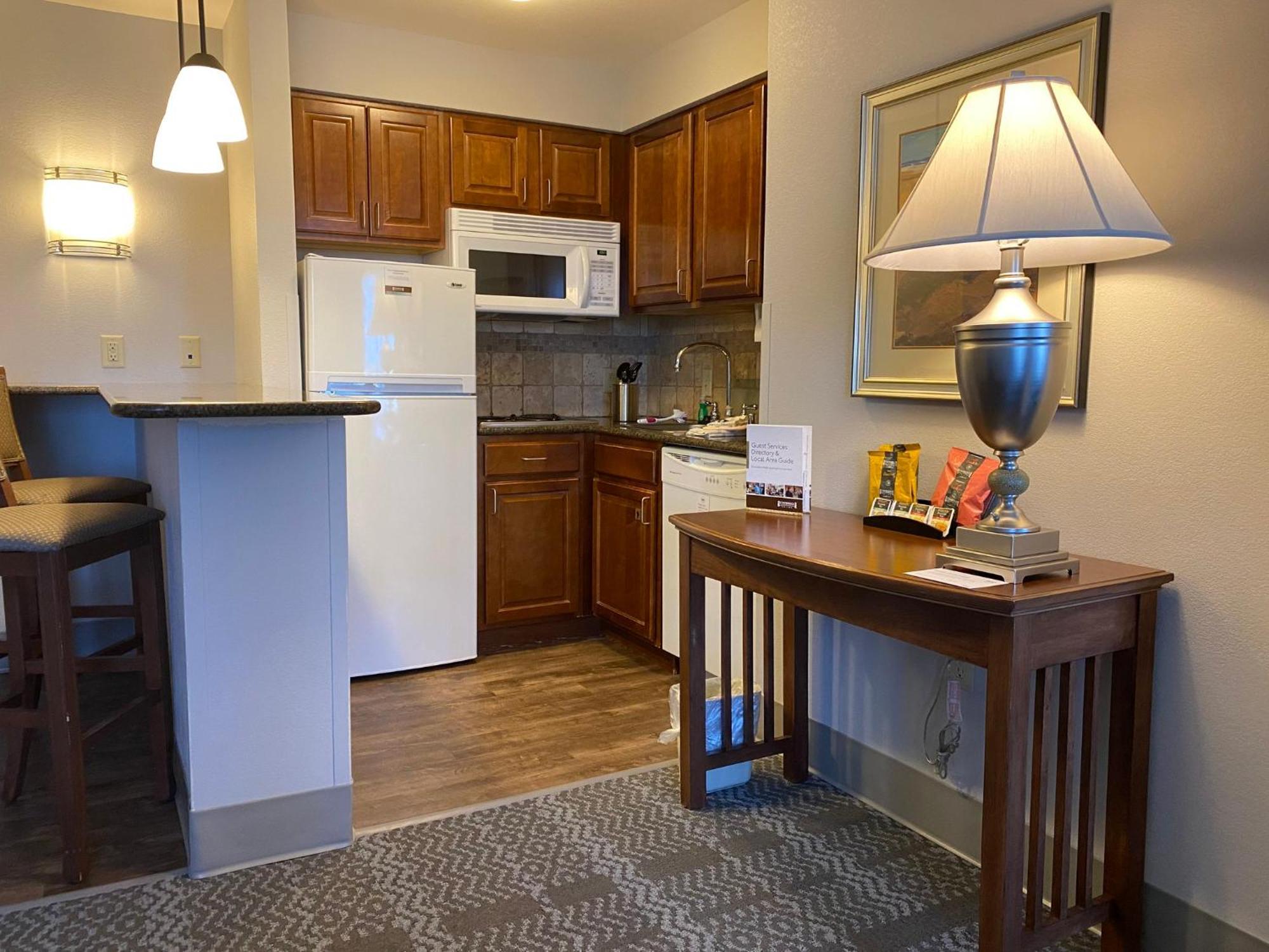 Staybridge Suites Milwaukee West-Oconomowoc By Ihg Экстерьер фото