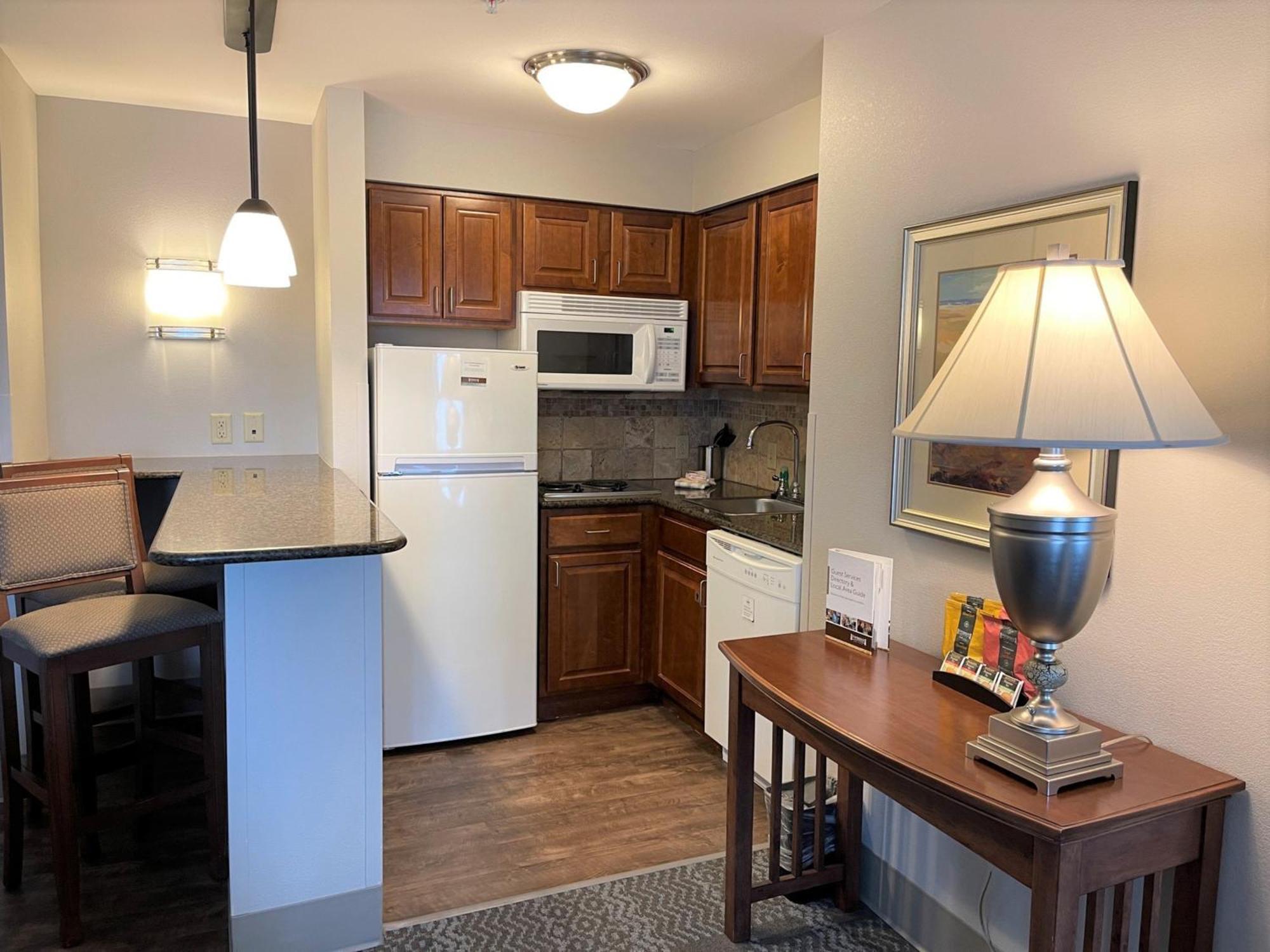 Staybridge Suites Milwaukee West-Oconomowoc By Ihg Экстерьер фото