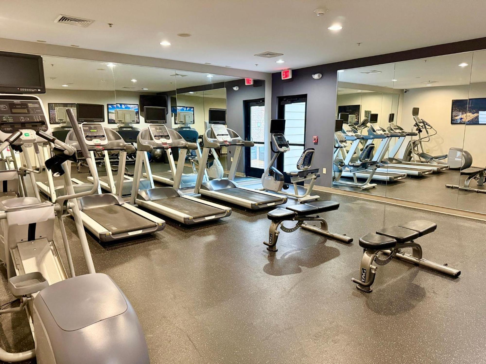 Staybridge Suites Milwaukee West-Oconomowoc By Ihg Экстерьер фото