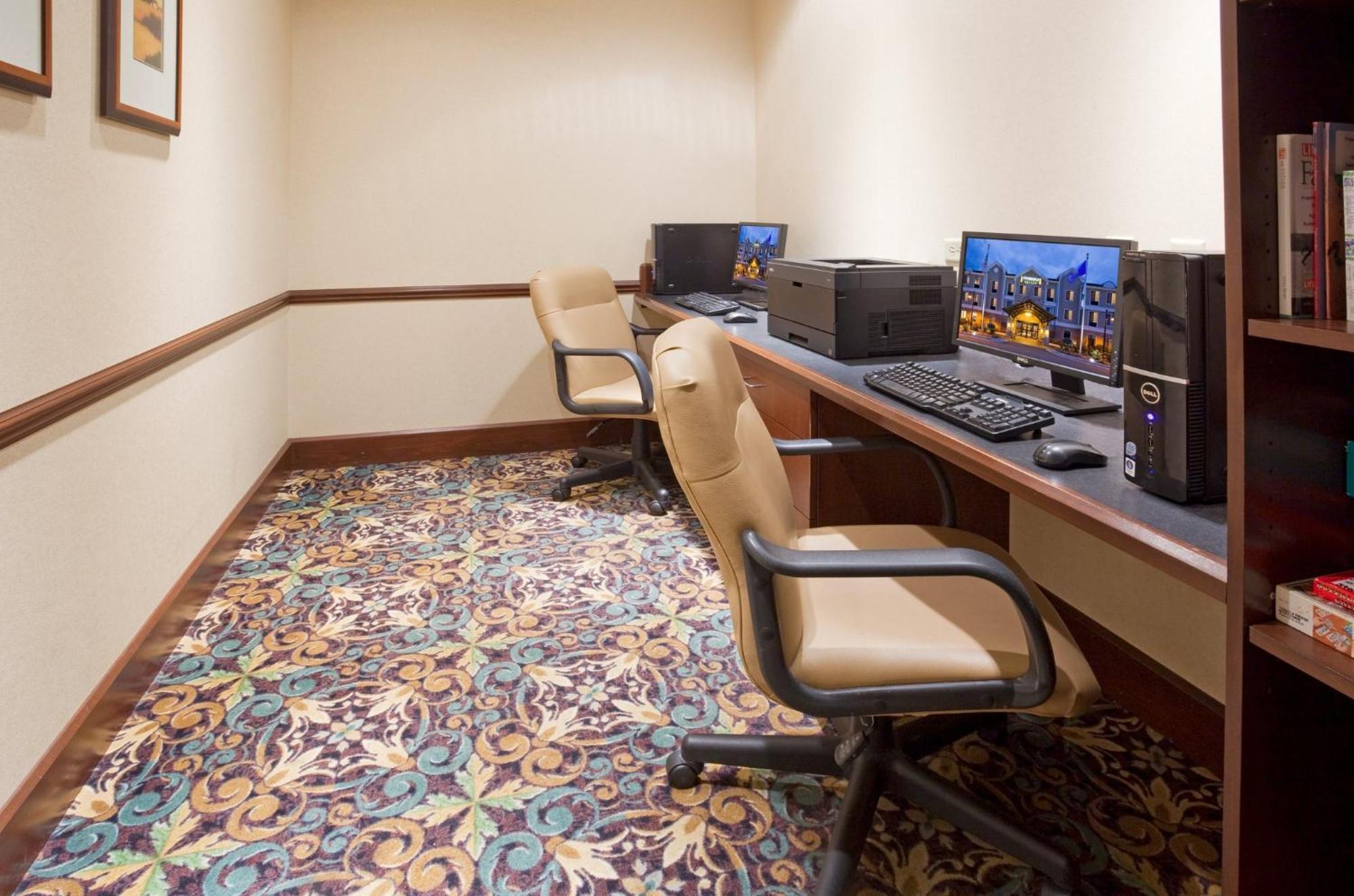 Staybridge Suites Milwaukee West-Oconomowoc By Ihg Экстерьер фото